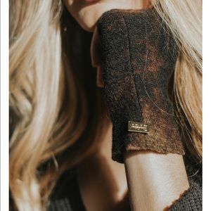 Arae fingerless gloves brand new